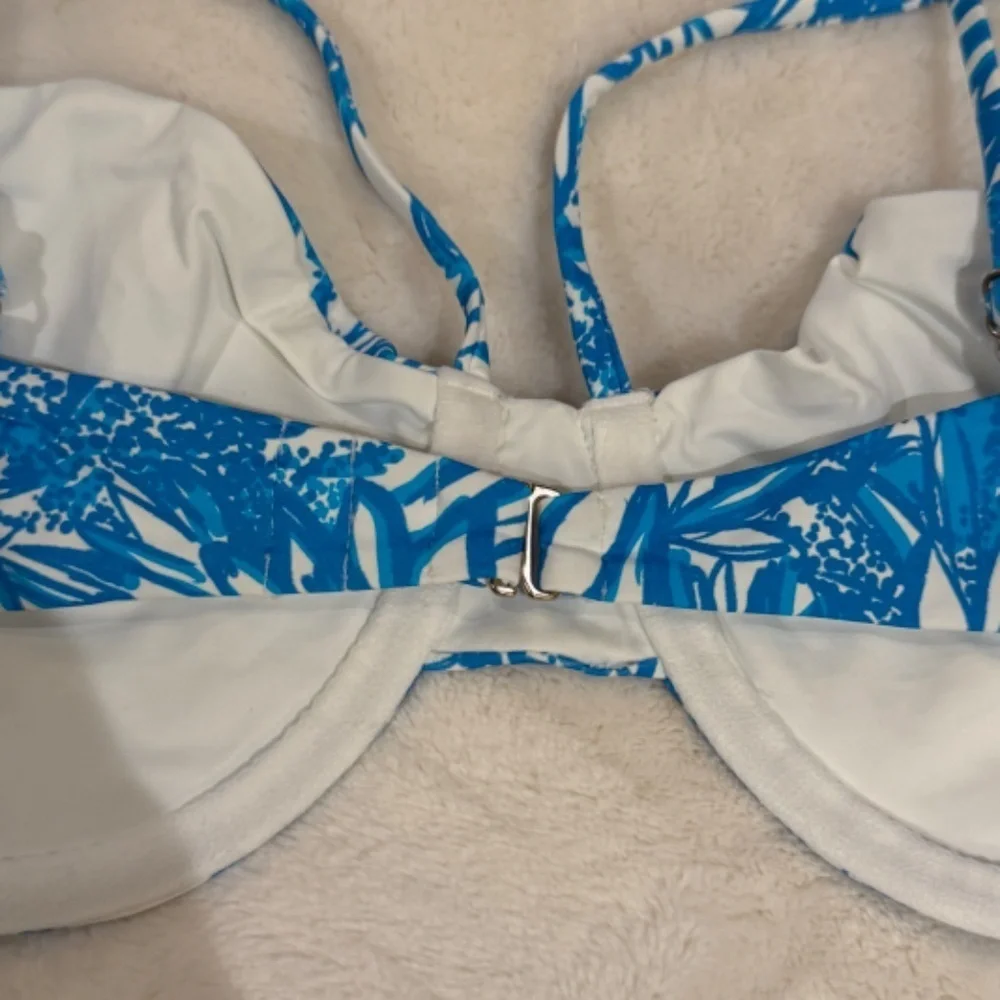 New! Frankie’s Bikinis Hazel Underwire Top in Iris Floral Blue 31546